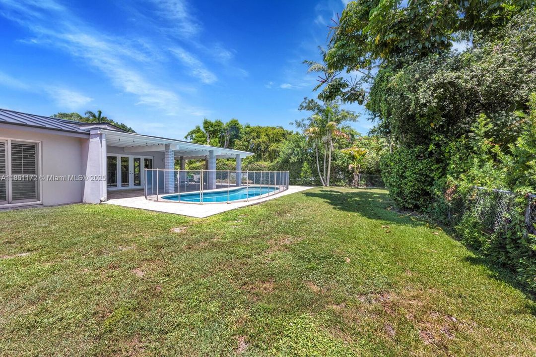 Side ot the backyard