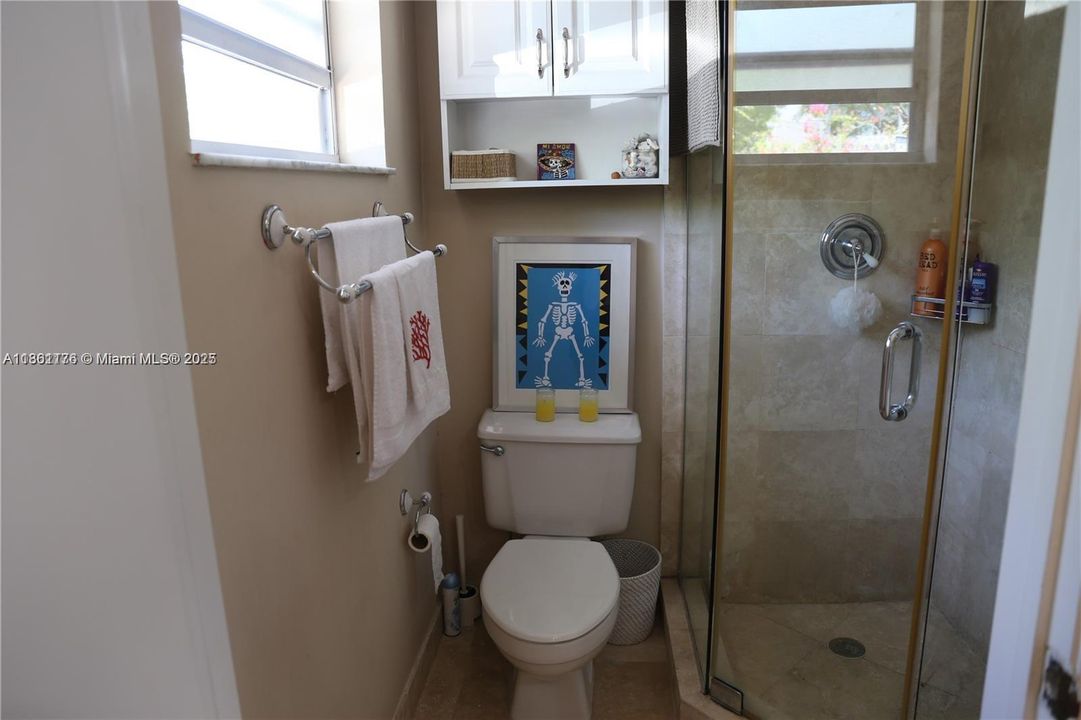 For Sale: $740,000 (2 beds, 2 baths, 875 Square Feet)