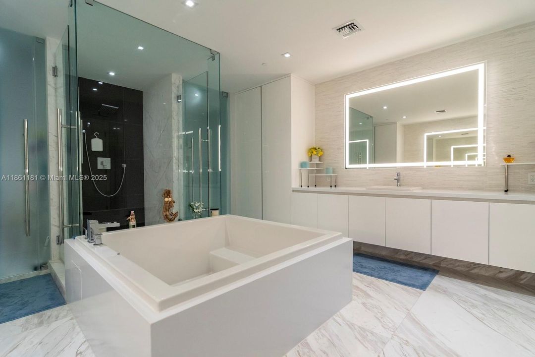 En Venta: $4,375,000 (4 camas, 4 baños, 3214 Pies cuadrados)