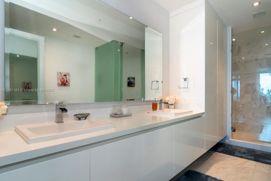 En Venta: $4,375,000 (4 camas, 4 baños, 3214 Pies cuadrados)