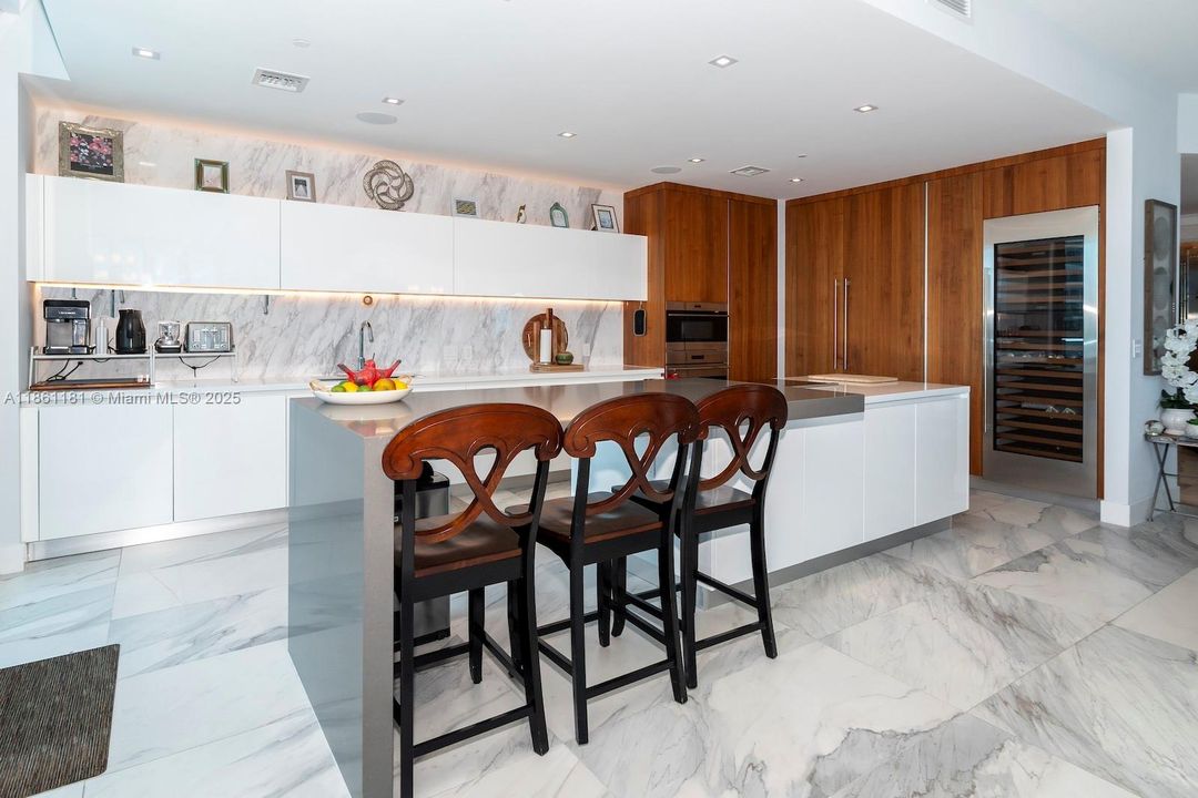 En Venta: $4,375,000 (4 camas, 4 baños, 3214 Pies cuadrados)