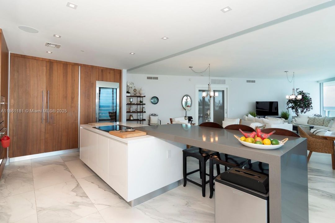 En Venta: $4,375,000 (4 camas, 4 baños, 3214 Pies cuadrados)