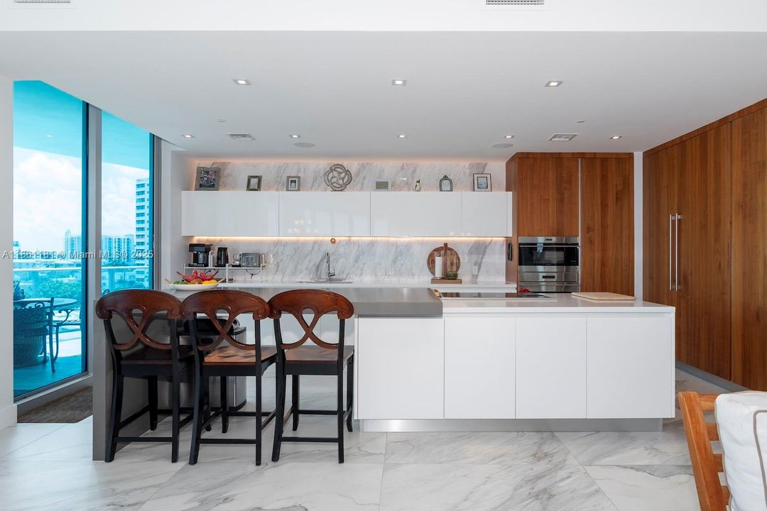 En Venta: $4,375,000 (4 camas, 4 baños, 3214 Pies cuadrados)