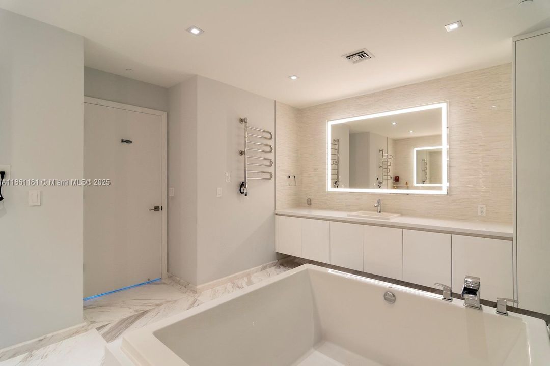 En Venta: $4,375,000 (4 camas, 4 baños, 3214 Pies cuadrados)