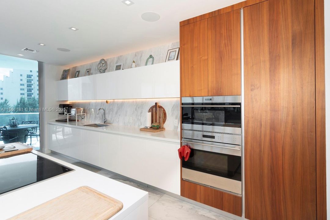 En Venta: $4,375,000 (4 camas, 4 baños, 3214 Pies cuadrados)