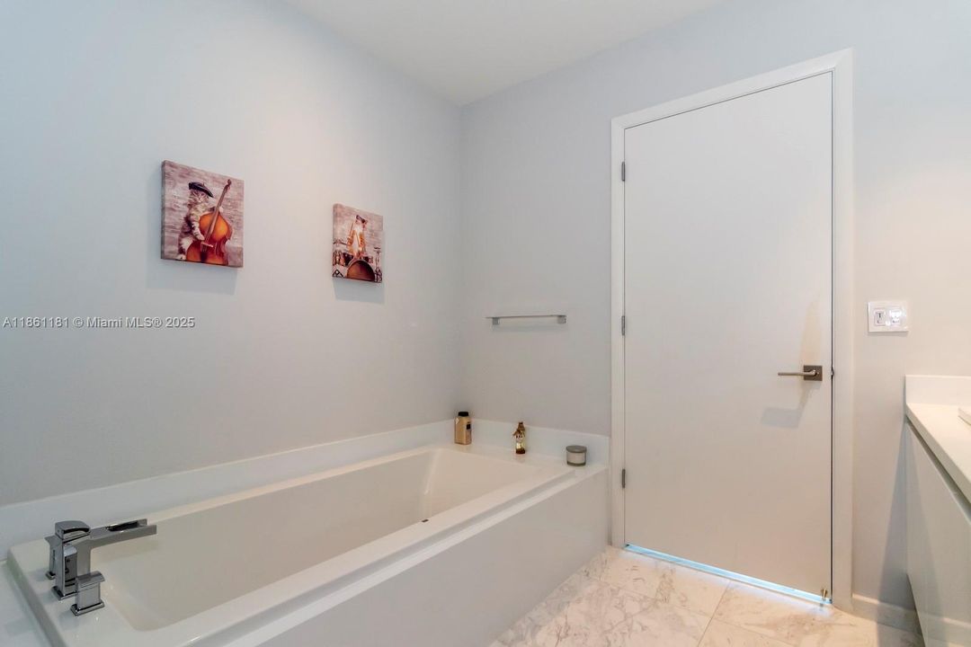 En Venta: $4,375,000 (4 camas, 4 baños, 3214 Pies cuadrados)