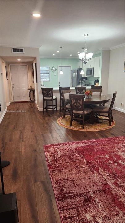 待售: $150,900 (1 贝兹, 1 浴室, 932 平方英尺)