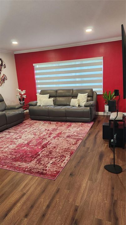 待售: $150,900 (1 贝兹, 1 浴室, 932 平方英尺)