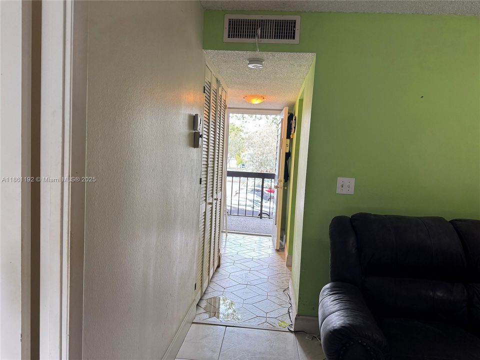 待售: $55,000 (1 贝兹, 1 浴室, 720 平方英尺)