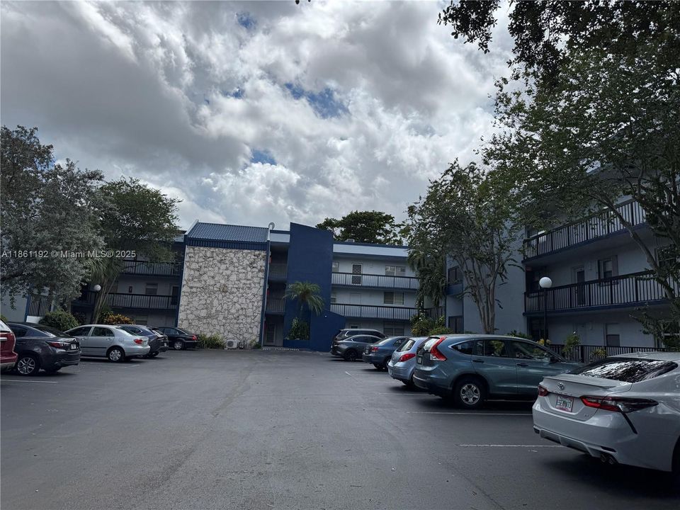 待售: $55,000 (1 贝兹, 1 浴室, 720 平方英尺)