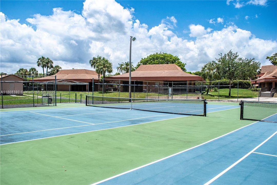 待售: $55,000 (1 贝兹, 1 浴室, 720 平方英尺)