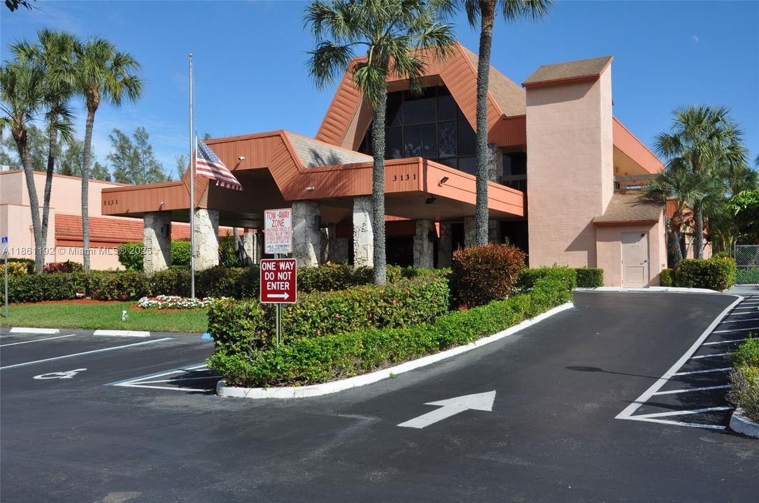 待售: $55,000 (1 贝兹, 1 浴室, 720 平方英尺)