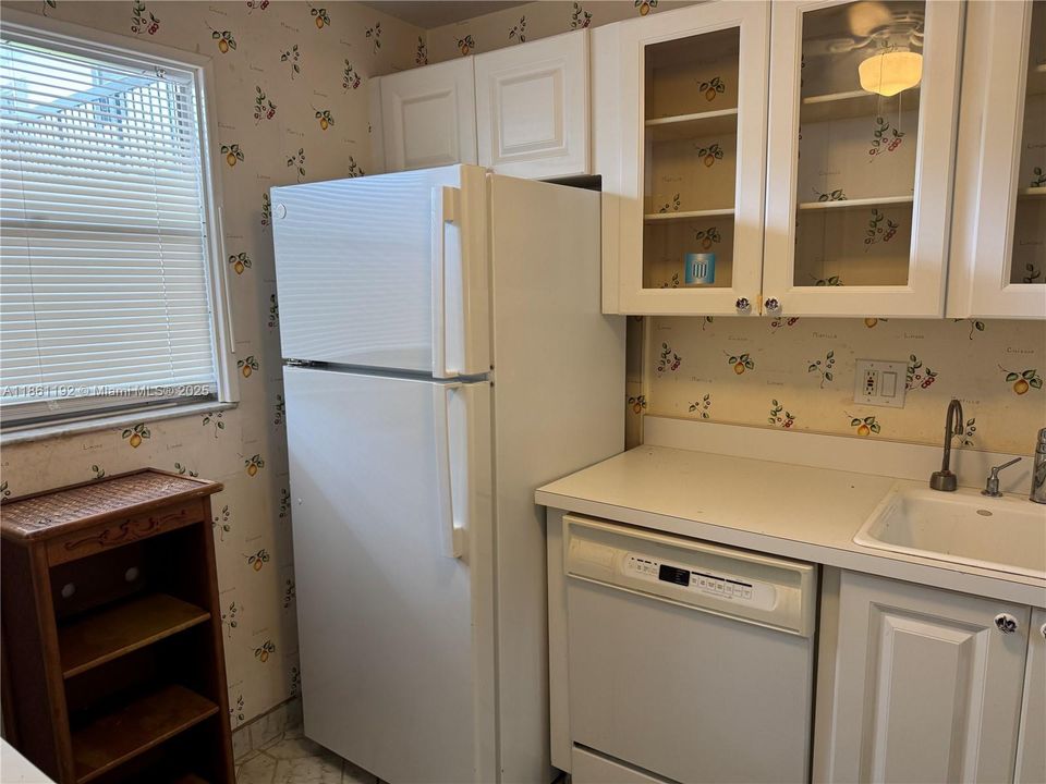 待售: $55,000 (1 贝兹, 1 浴室, 720 平方英尺)