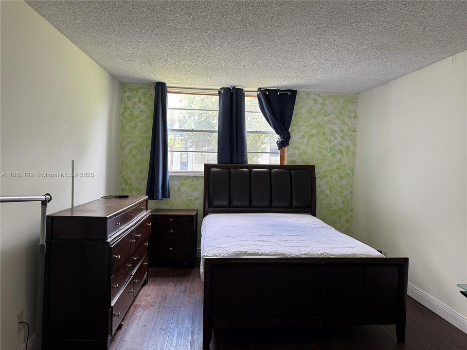 待售: $55,000 (1 贝兹, 1 浴室, 720 平方英尺)