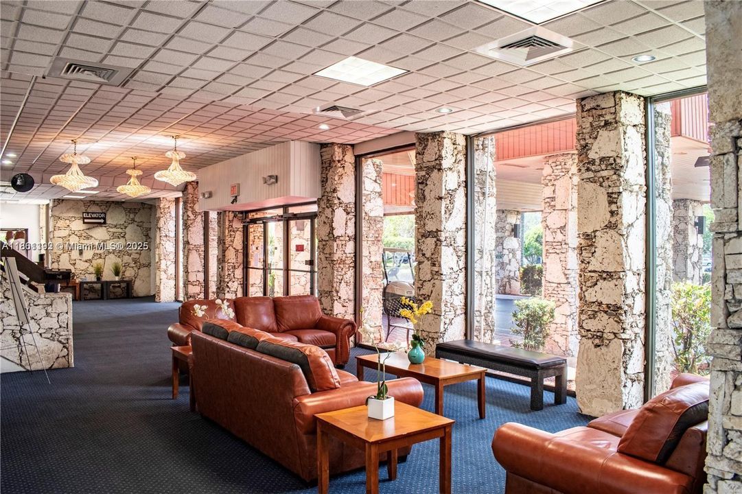 待售: $55,000 (1 贝兹, 1 浴室, 720 平方英尺)