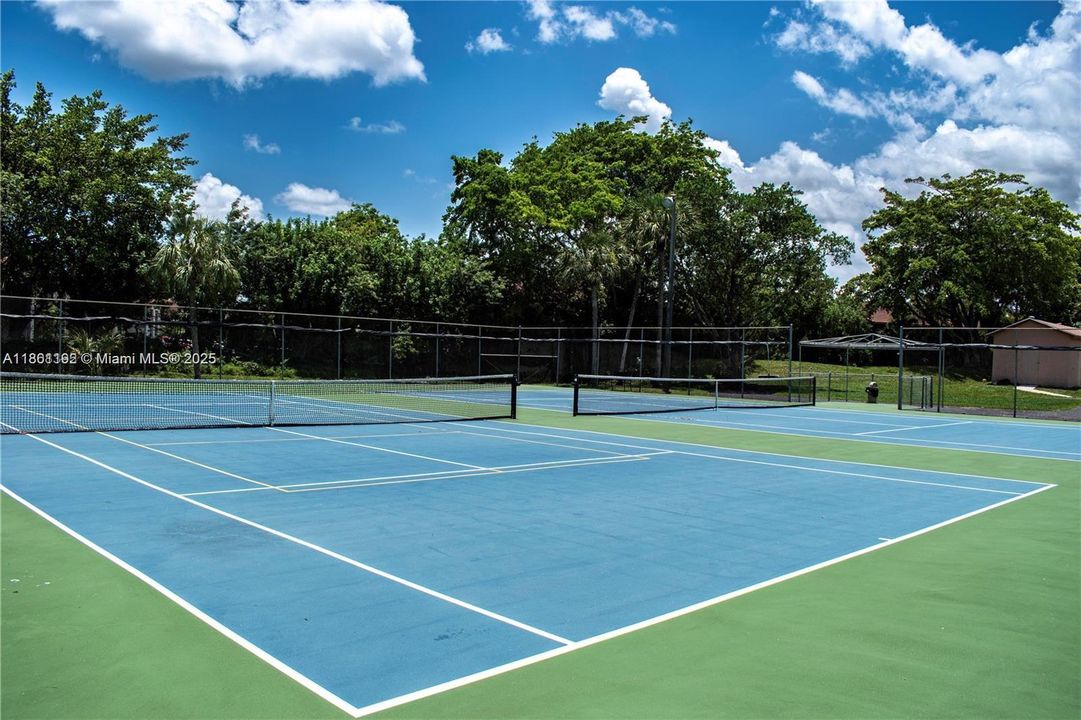 待售: $55,000 (1 贝兹, 1 浴室, 720 平方英尺)