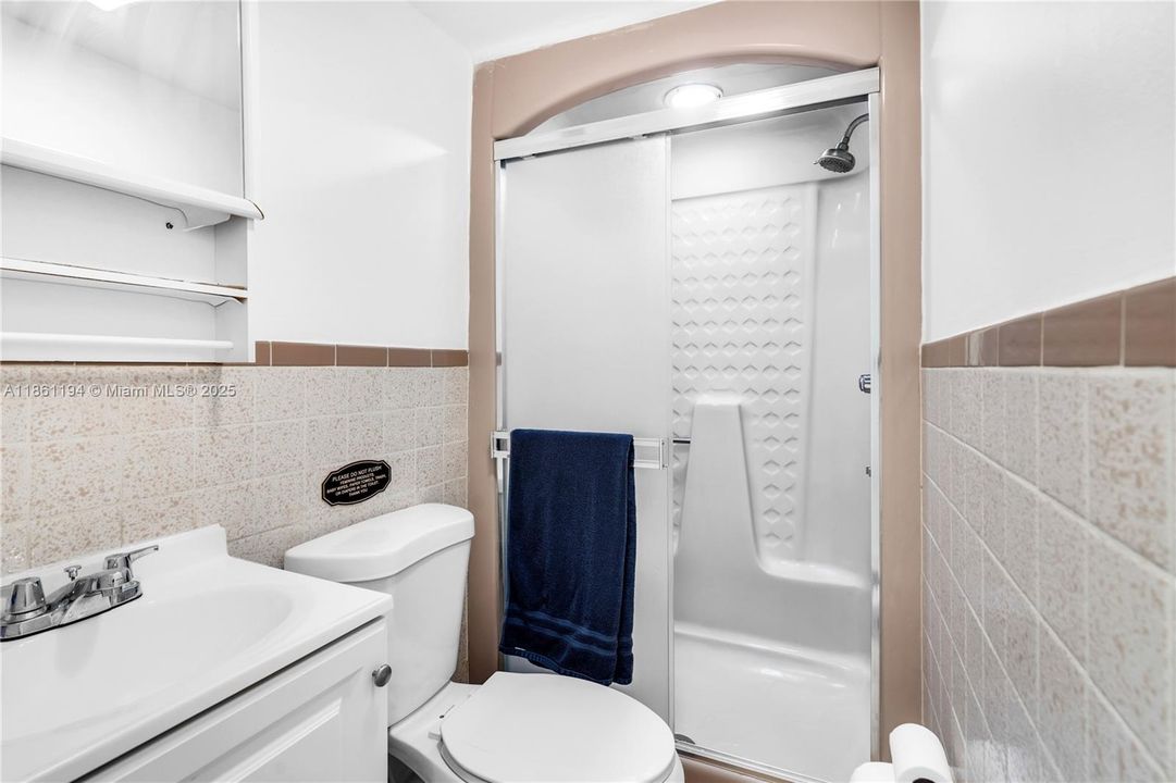 For Sale: $1,950,000 (7 beds, 4 baths, 3442 Square Feet)