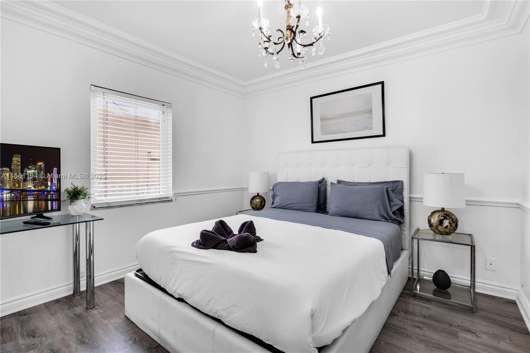For Sale: $1,950,000 (7 beds, 4 baths, 3442 Square Feet)