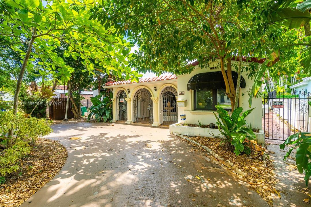 For Sale: $1,950,000 (7 beds, 4 baths, 3442 Square Feet)