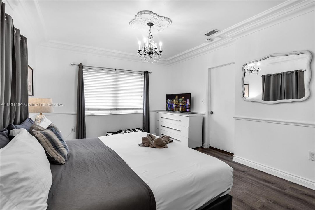 For Sale: $1,950,000 (7 beds, 4 baths, 3442 Square Feet)