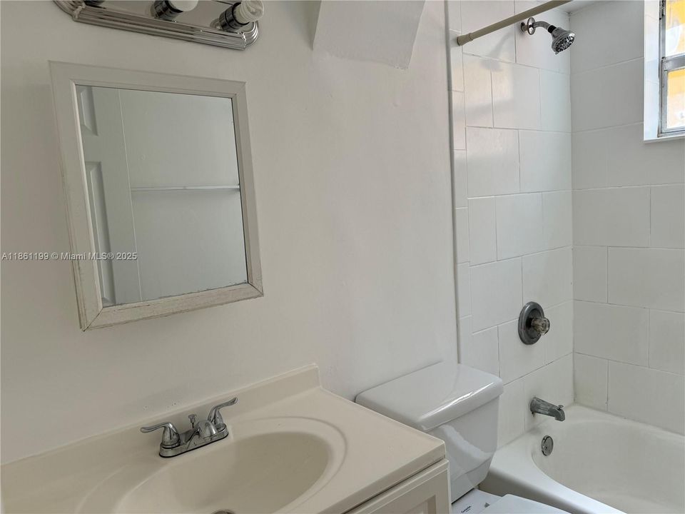 For Sale: $175,000 (1 beds, 1 baths, 530 Square Feet)