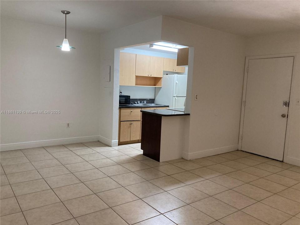 For Sale: $175,000 (1 beds, 1 baths, 530 Square Feet)