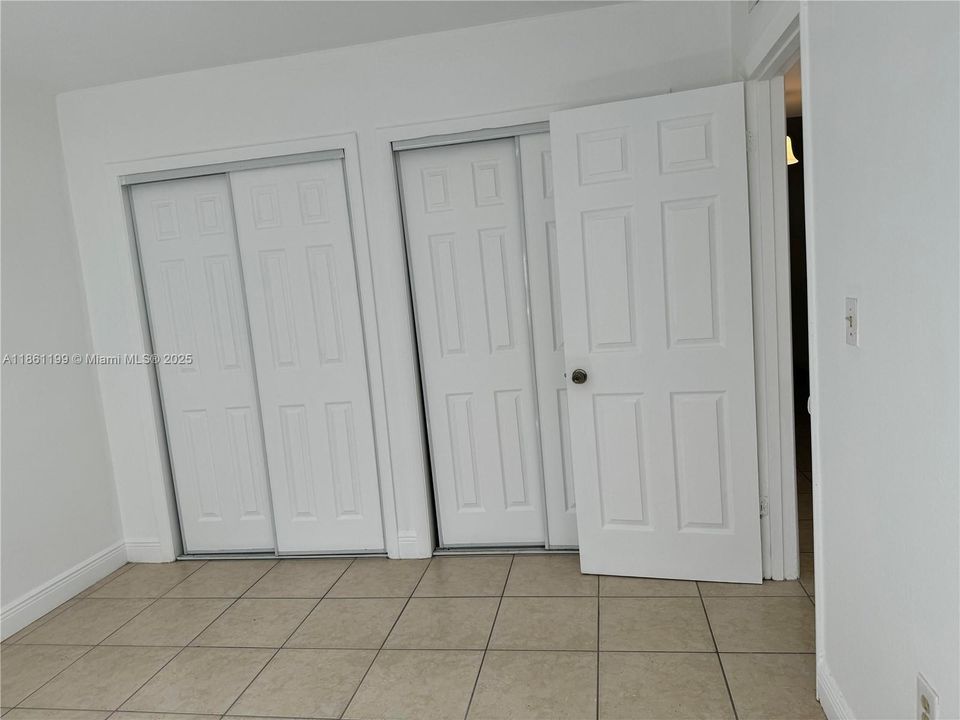 For Sale: $175,000 (1 beds, 1 baths, 530 Square Feet)