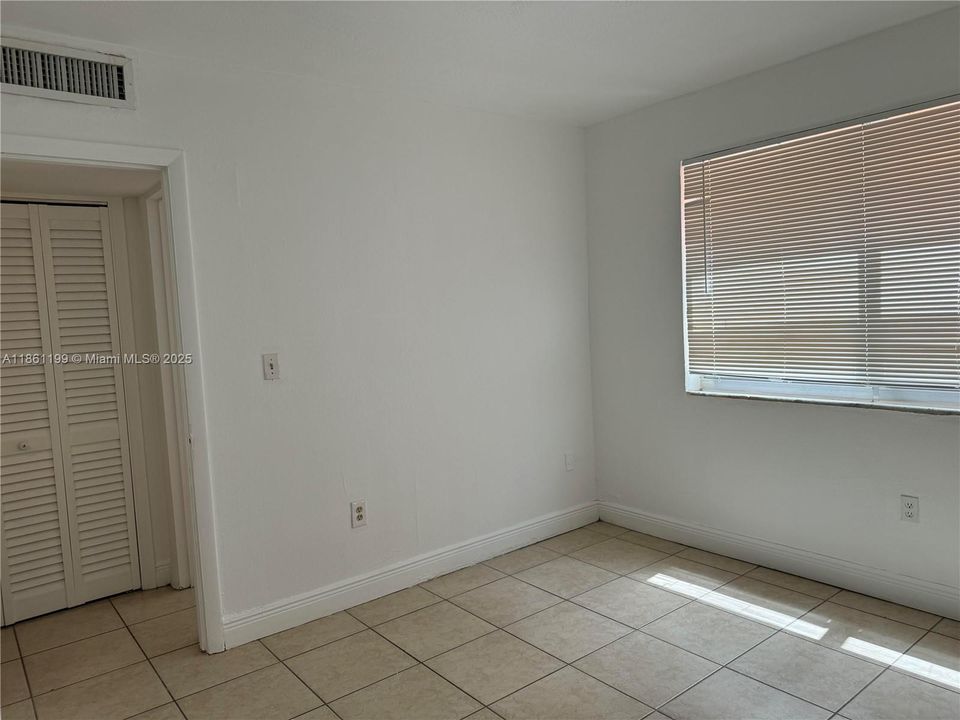 For Sale: $175,000 (1 beds, 1 baths, 530 Square Feet)