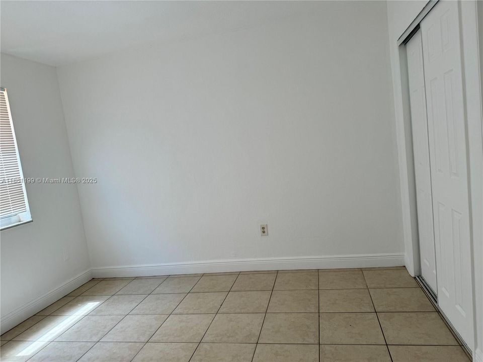 For Sale: $175,000 (1 beds, 1 baths, 530 Square Feet)