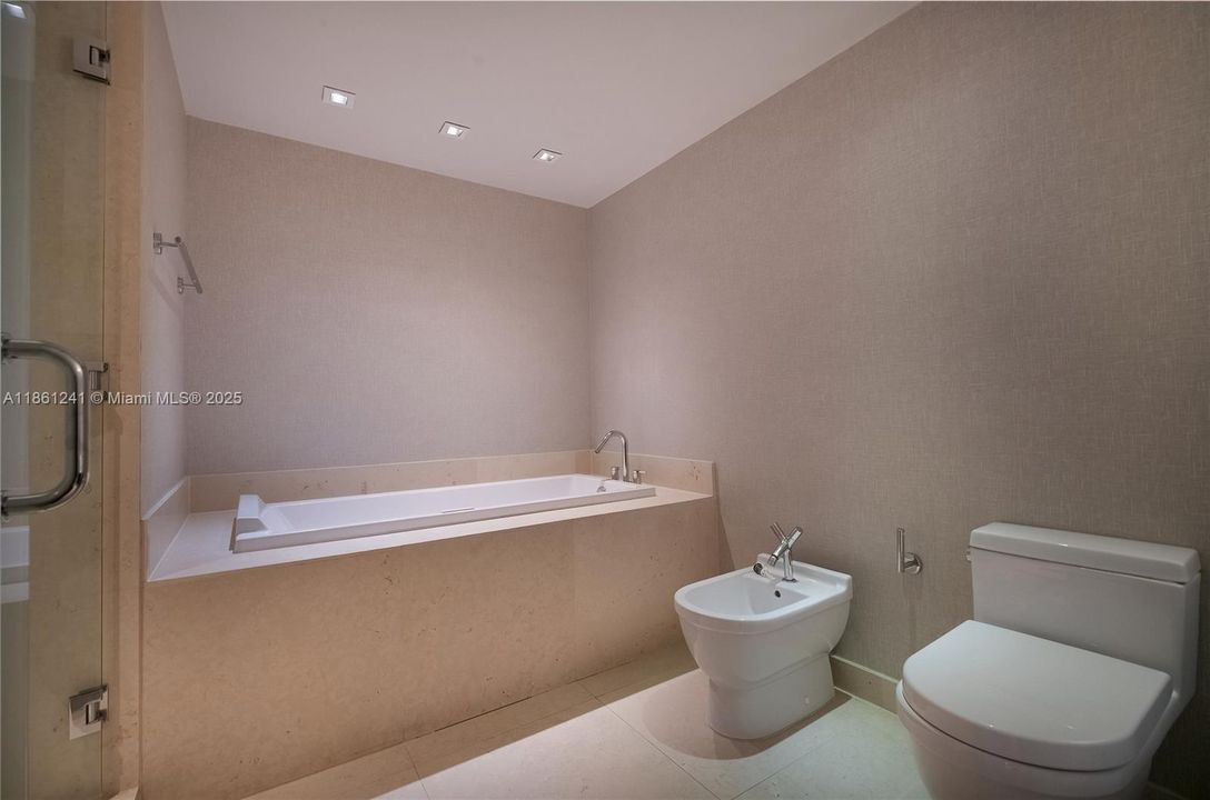 待售: $16,990,000 (5 贝兹, 5 浴室, 4770 平方英尺)