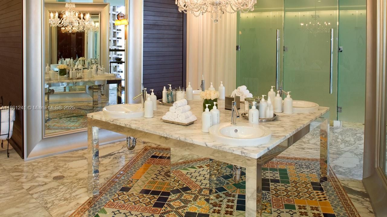 待售: $16,990,000 (5 贝兹, 5 浴室, 4770 平方英尺)