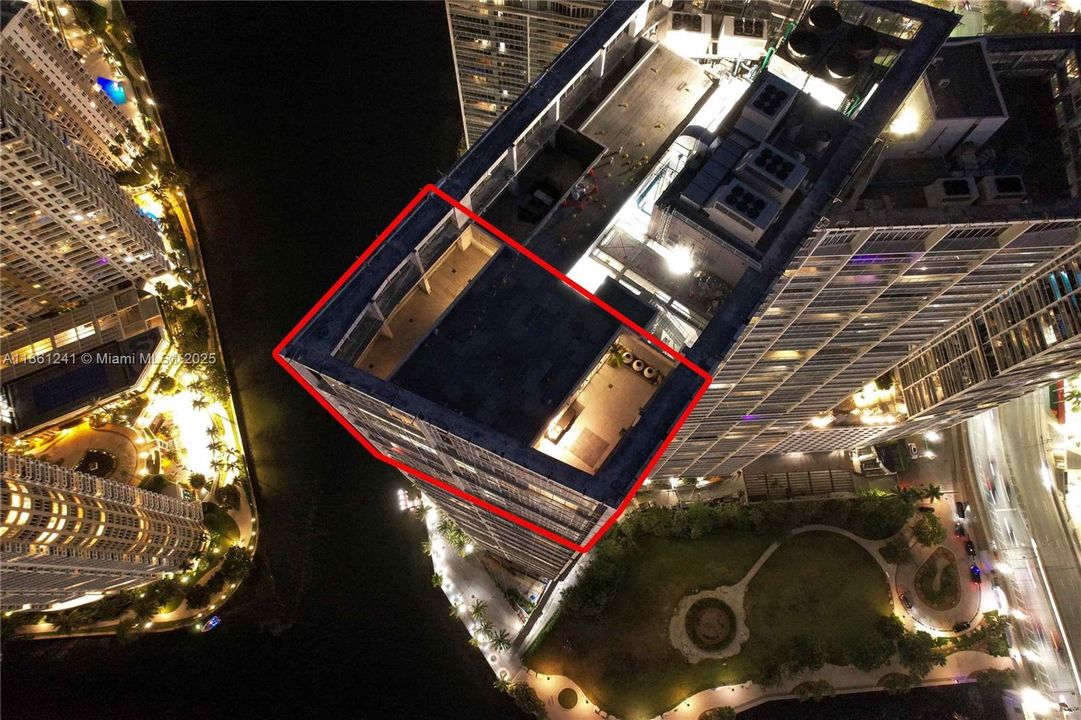 待售: $16,990,000 (5 贝兹, 5 浴室, 4770 平方英尺)