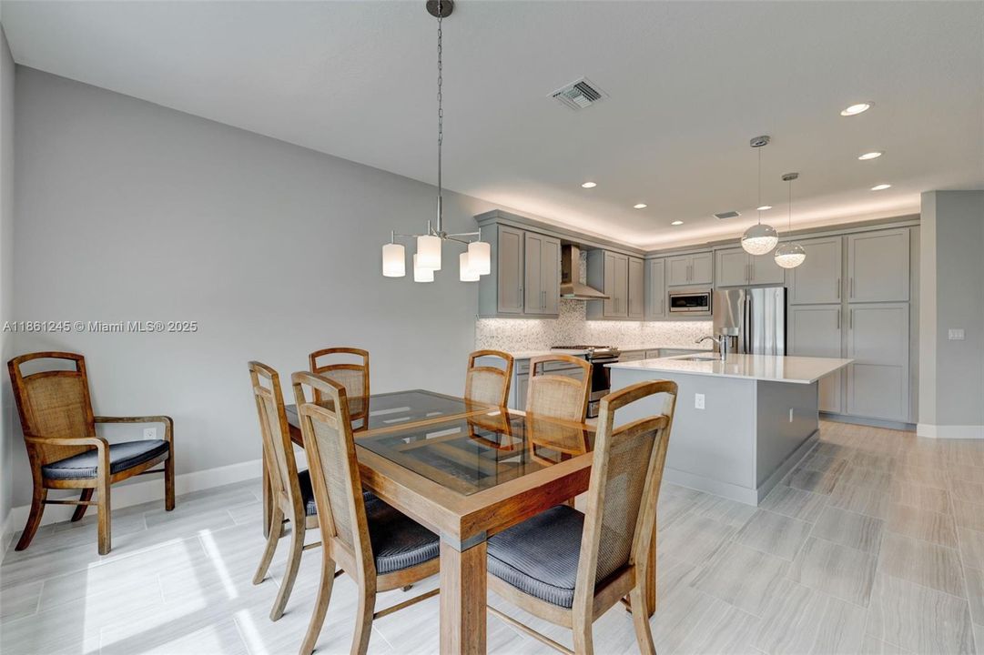 Recently Rented: $3,850 (3 beds, 2 baths, 2064 Square Feet)