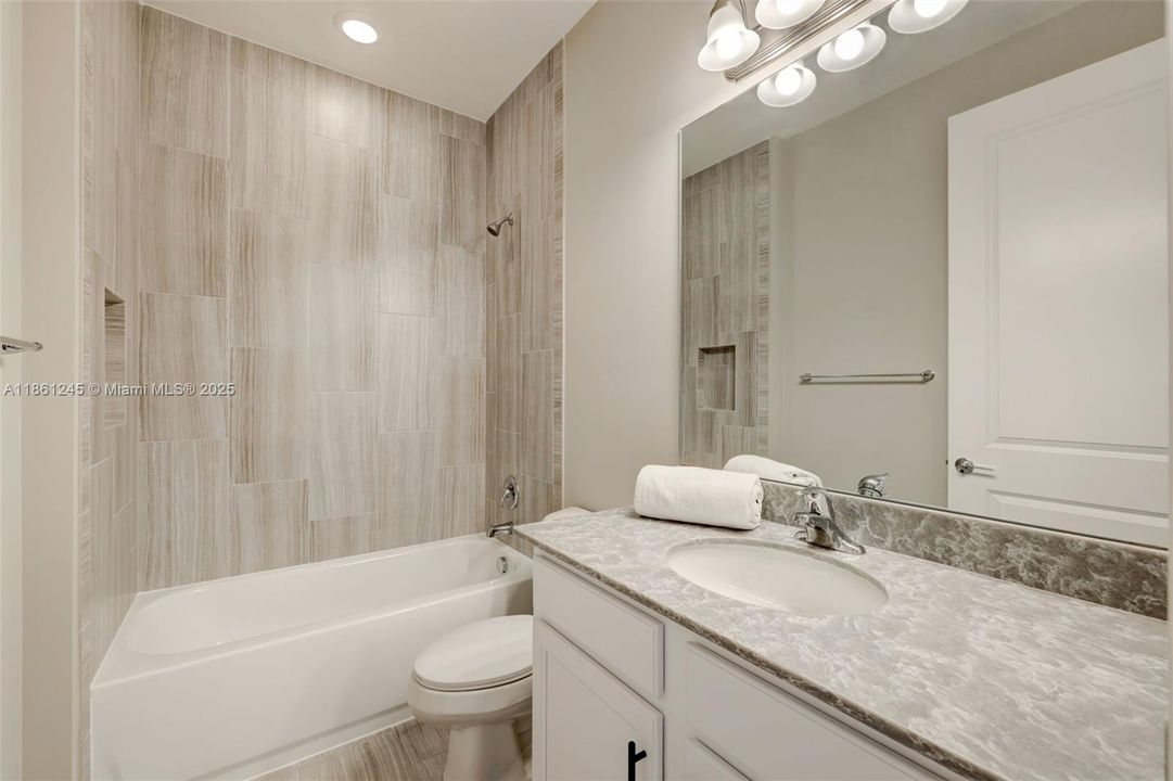 Recently Rented: $3,850 (3 beds, 2 baths, 2064 Square Feet)