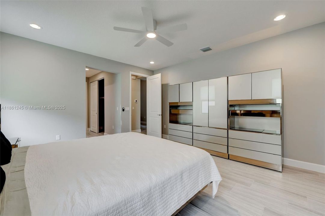 Recently Rented: $3,850 (3 beds, 2 baths, 2064 Square Feet)