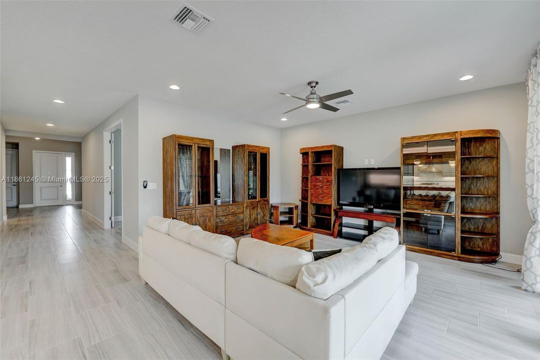 Recently Rented: $3,850 (3 beds, 2 baths, 2064 Square Feet)