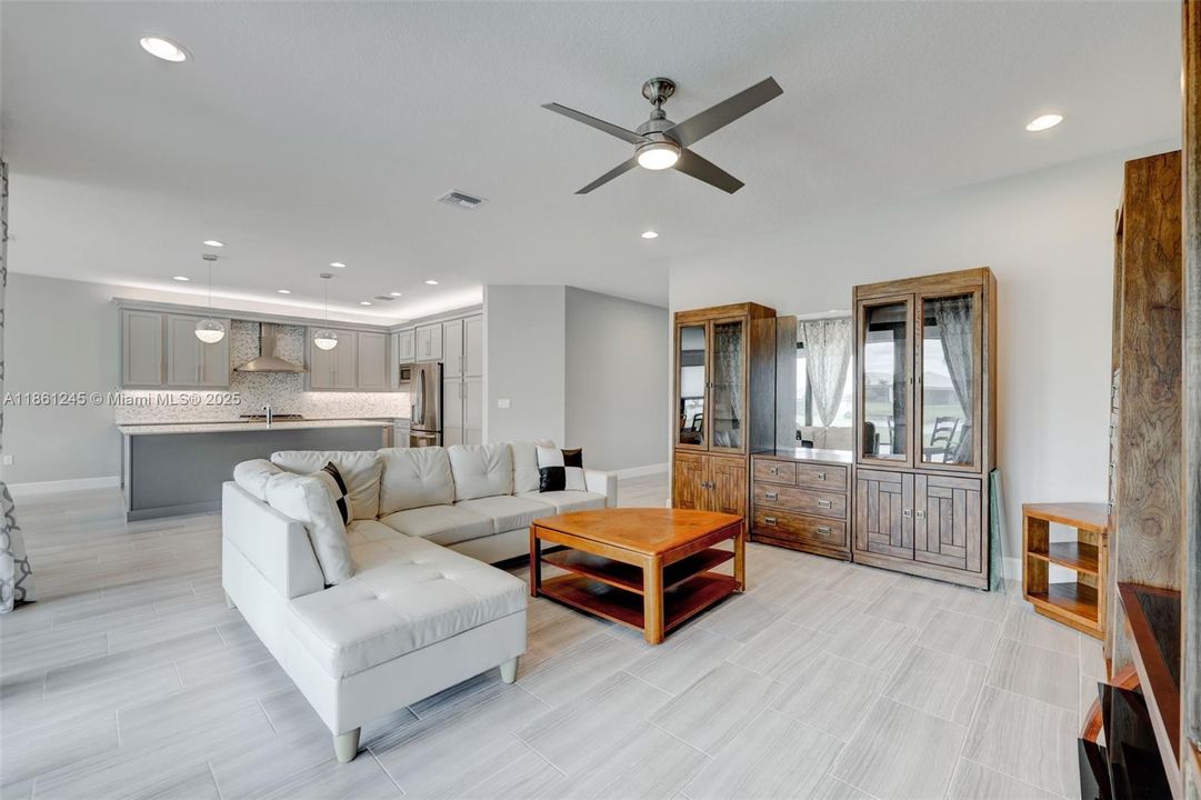 Recently Rented: $3,850 (3 beds, 2 baths, 2064 Square Feet)