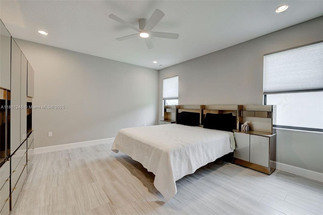 Recently Rented: $3,850 (3 beds, 2 baths, 2064 Square Feet)