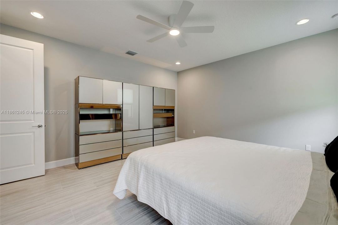 Recently Rented: $3,850 (3 beds, 2 baths, 2064 Square Feet)