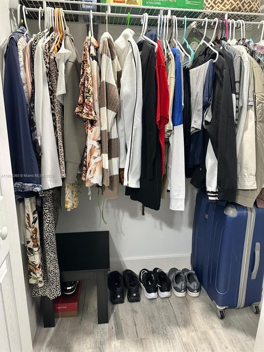 Под контрактом: $310,000 (2 спален, 2 ванн, 817 Квадратных фут)