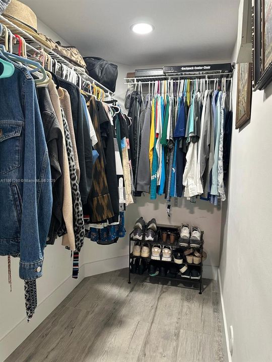 Под контрактом: $310,000 (2 спален, 2 ванн, 817 Квадратных фут)