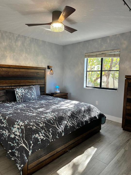 Под контрактом: $310,000 (2 спален, 2 ванн, 817 Квадратных фут)