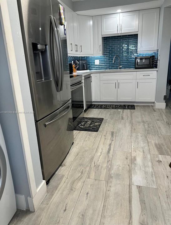 Под контрактом: $310,000 (2 спален, 2 ванн, 817 Квадратных фут)