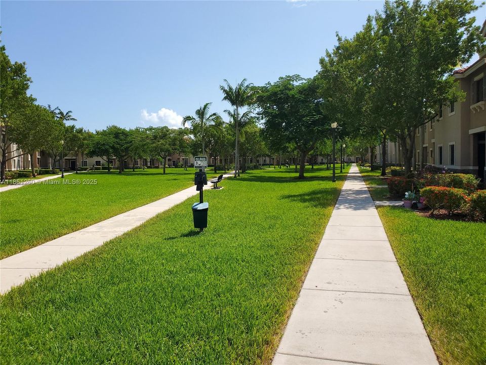 Под контрактом: $310,000 (2 спален, 2 ванн, 817 Квадратных фут)