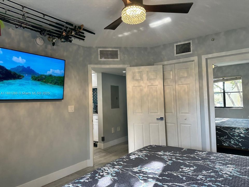 Под контрактом: $310,000 (2 спален, 2 ванн, 817 Квадратных фут)