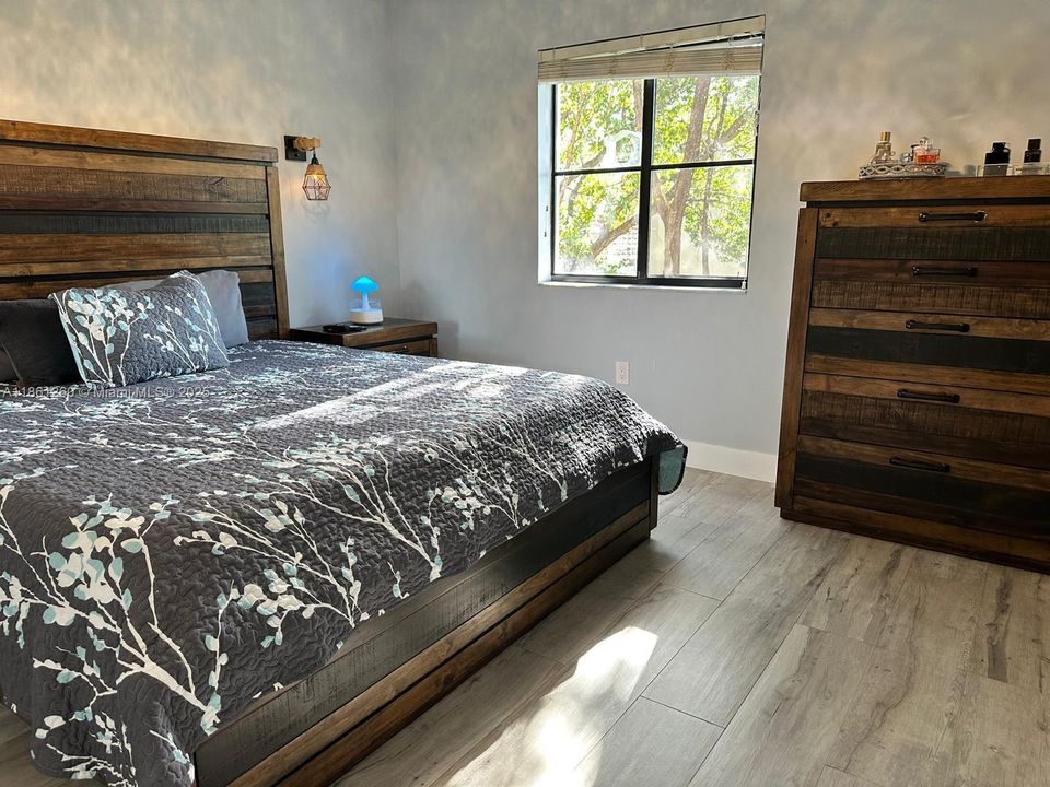 Под контрактом: $310,000 (2 спален, 2 ванн, 817 Квадратных фут)