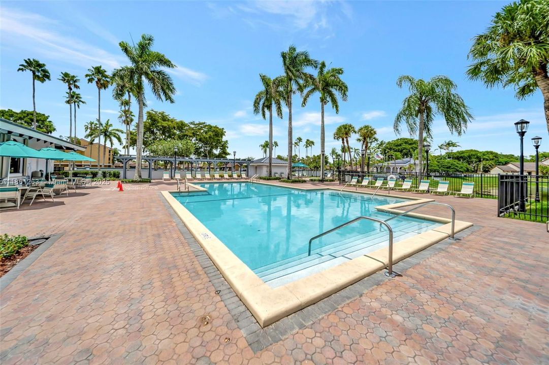 Active With Contract: $289,000 (3 beds, 2 baths, 1100 Square Feet)