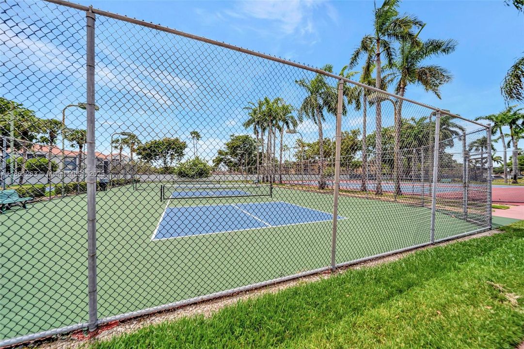 Active With Contract: $289,000 (3 beds, 2 baths, 1100 Square Feet)