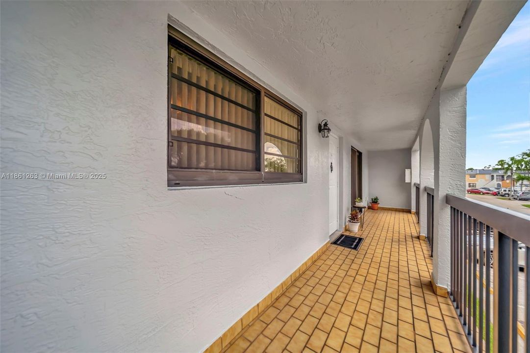 Active With Contract: $289,000 (3 beds, 2 baths, 1100 Square Feet)