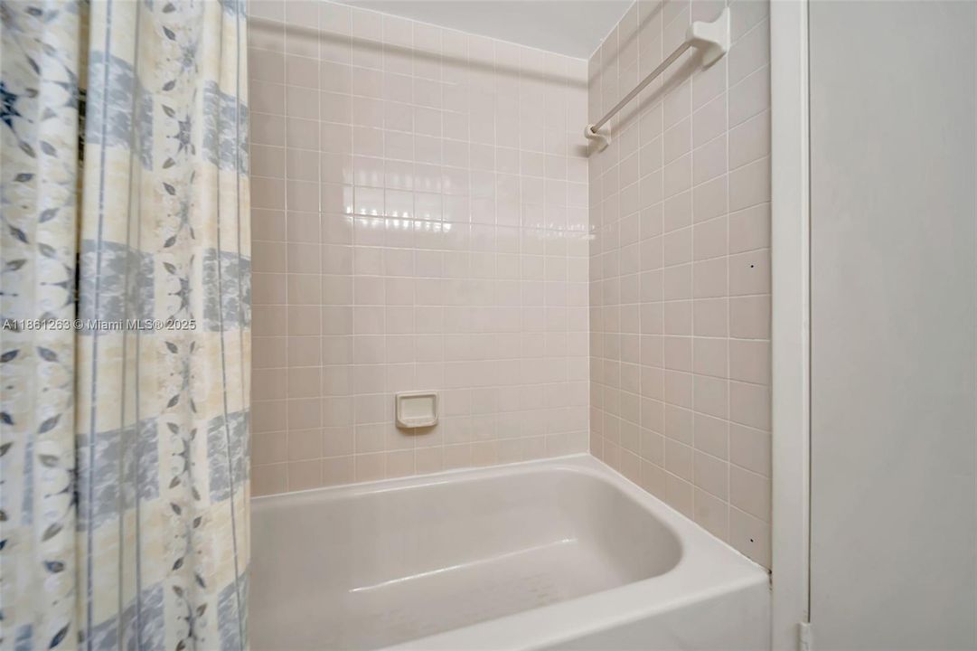 Active With Contract: $289,000 (3 beds, 2 baths, 1100 Square Feet)